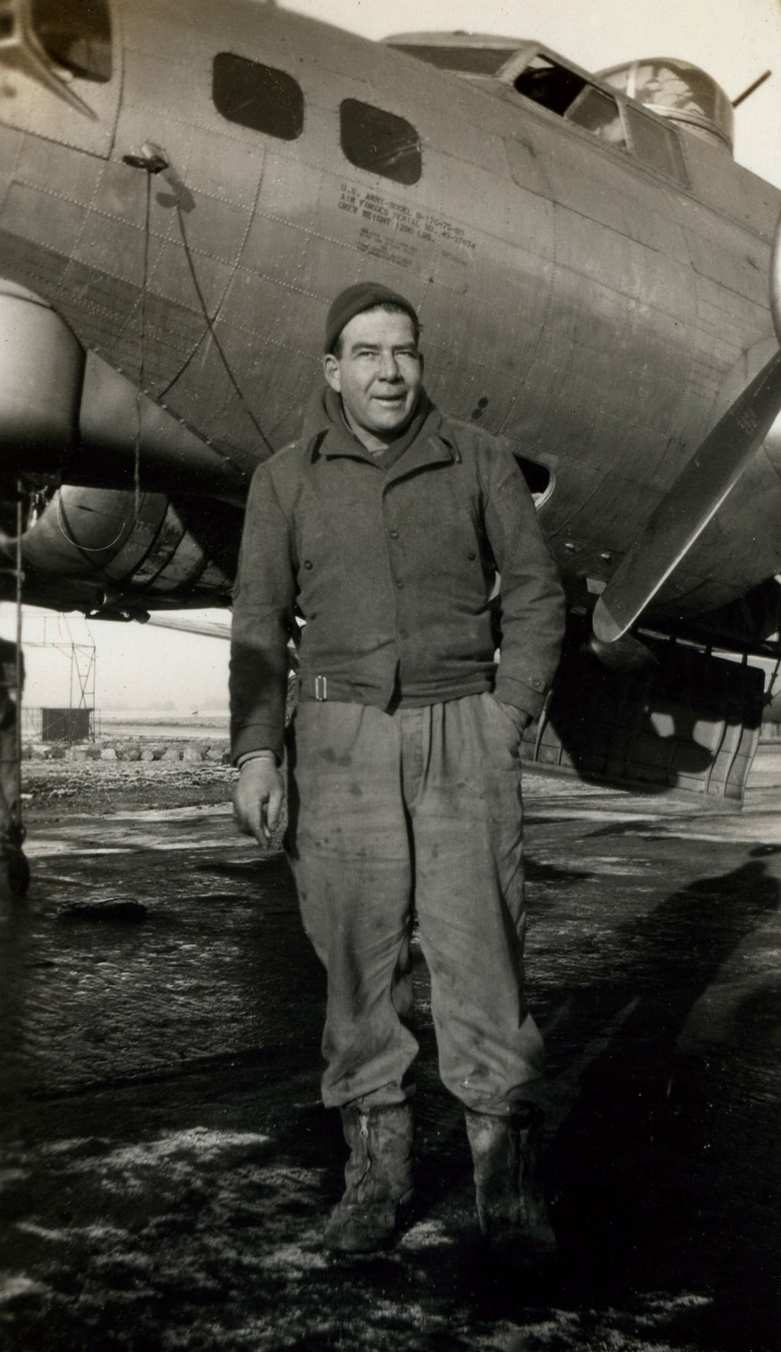 Ground Crewman with Georgia Peach - 1944/45